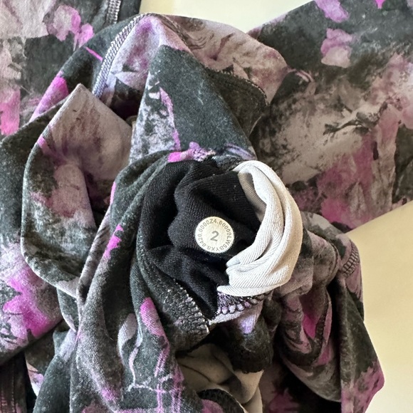 lululemon athletica Kids Leggings - Purple and Black Floral - Picture 3 of 3